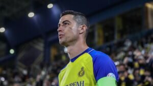 HLV Al Nasr làm khó Ronaldo