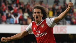 Hai đội bóng Premier League tranh cựu sao Arsenal